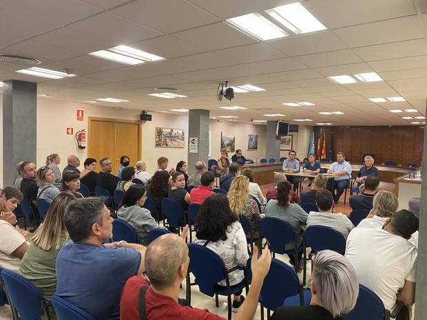 El consistorio de Sant Andreu ayuda a los afectados por el incendio del parking de Riera Canals