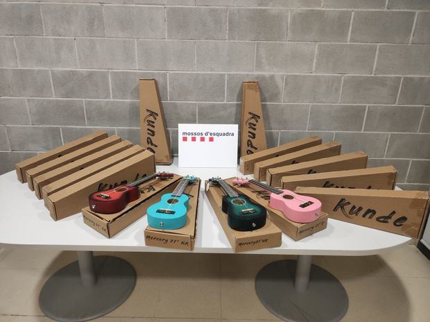 Los instrumentos robados, que ya han sido devueltos a la Escola Municipal de Música d'Olesa de Montserrat.