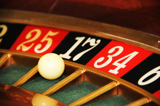 La ruleta sí ha sido objeto de intensos análisis y estudios para encontrar fórmulas que procurasen ciento nivel de éxito en las apuestas.