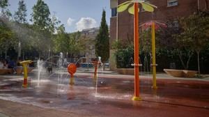 Amplían el horario de los juegos de agua en Jardins de la Noguera y Plaça Braille