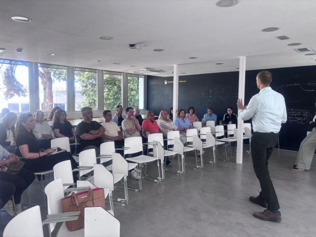 Sant Boi acoge el inicio de un ciclo formativo para transformar los mercadillos