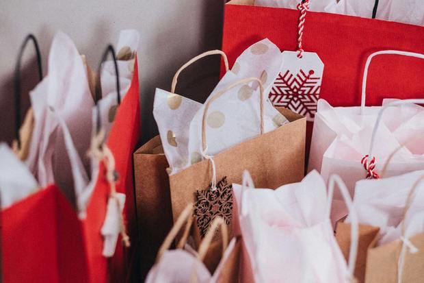 Sant Just Desvern contratará jóvenes para que apoyen al comercio local durante la campaña de Navidad