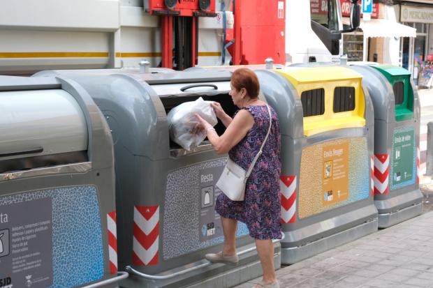 Los pensionistas de Sant Joan Despí pueden solicitar ayuda para no pagar la tasa de basura