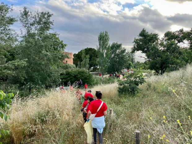 Una carrera con una misión ecológica. 200 personas participan en el Plogging Day de Cornellà