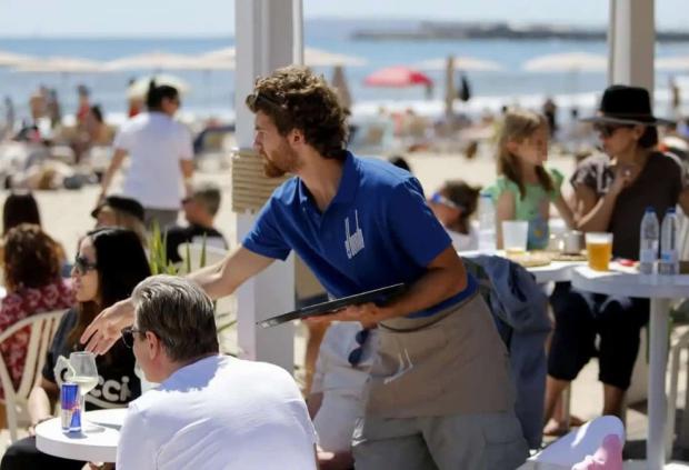 El paro sube en agosto en el Baix Llobregat pero la comarca sigue por debajo de la media catalana