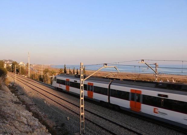 Tren circulando por el área afectada