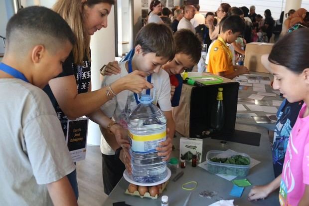 La Escola José Echegaray de Martorell celebra la Nit de la Recerca con talleres y chocolate científico