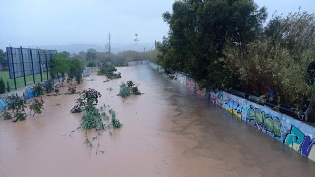 El temporal del 29 de abril derrama aguas fecales y residuos sólidos en las rieras de Gavà