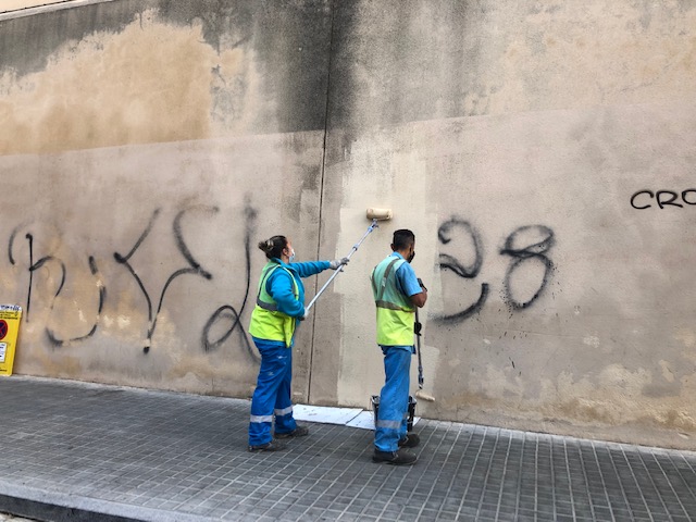 La acción Net i polit llega a la travesera de Collblanc y a la calle de Almadén