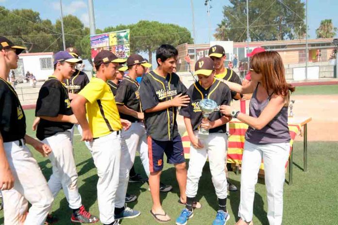 El Club Béisbol Viladecans gana el Torneo Internacional Vila de Gavà