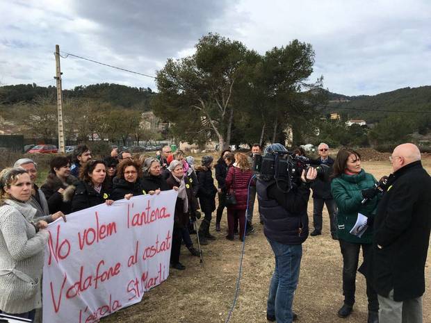 El Govern de la Generalitat accepta mediar entre l’Ajuntament de Torrelles i Vodafone per trobar un nou emplaçament a l’antena de telefonia