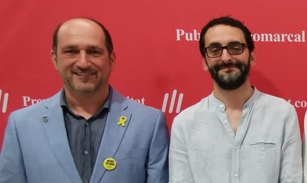 A la dreta Ignasi Llorente, de CAT-Torrelles, que ha estat escollit batlle amb els vots de la seva formació y d'Eduard Riera -esquerra- de Junts per Torrelles.