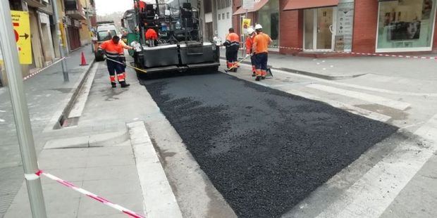 Castelldefels realiza reparaciones en el asfalto de varias vías hasta el próximo 20 de mayo