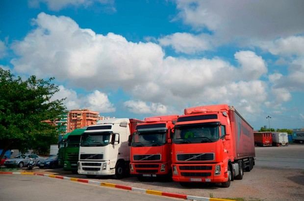 Los transportistas del Baix Llobregat y de L'Hospitalet tendrán una moratoria de seis meses en el pago de préstamos