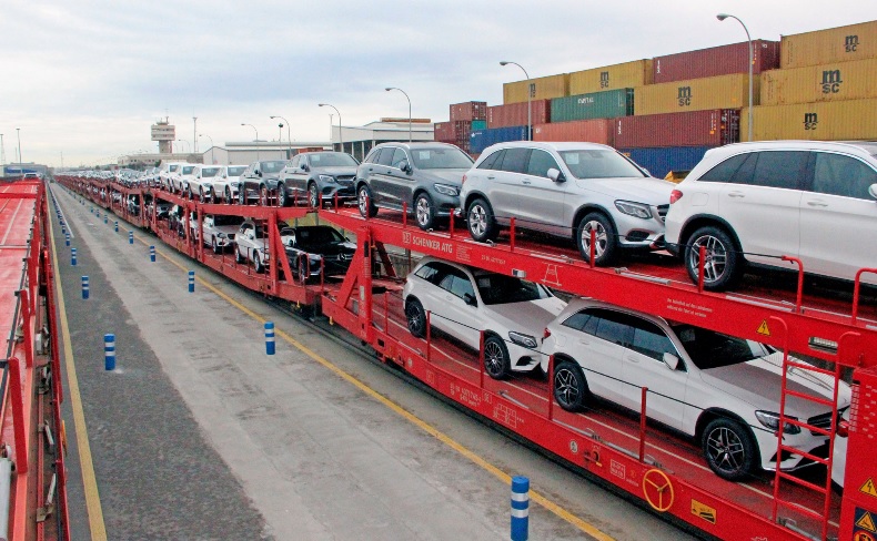 El Port de Barcelona estrena la primera conexión ferroviaria directa para vehículos entre España y Alemania