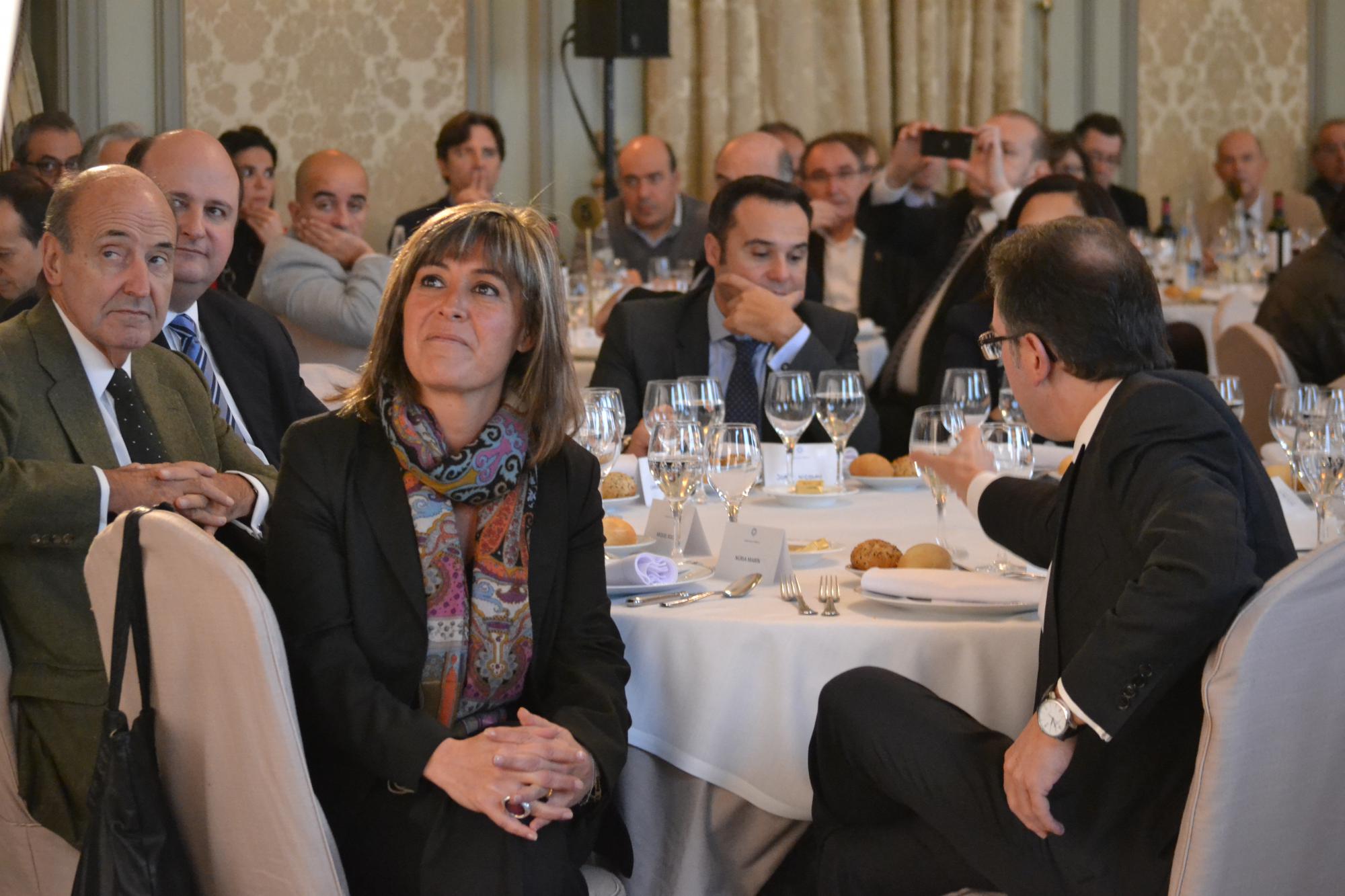 Comidas de lujo, facturas sin razón de gasto y viajes más largos de lo normal: El PP de L’Hospitalet denuncia el presunto dispendio municipal