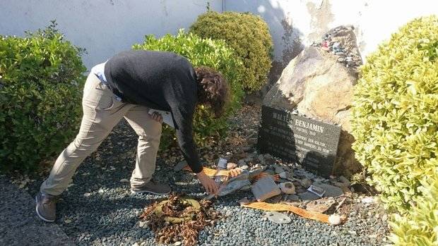 Recuerdo a Walter Benjamin, en el cementerio de Portbou