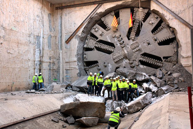 Durante la perforación del túnel para el nuevo acceso ferroviario.