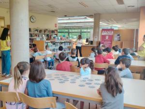 Abrera acerca la Biblioteca Josep Roca i Bros a 465 escolares durante este curso
