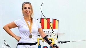 Maria Luisa García se corona campeona de Cataluña en tiro con arco veterano