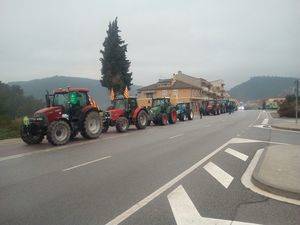 16 tractors van sortir ahir des de Calaf per sumar-se a la ruta de les terres lleidatanes i Anoia i que avui dormiran a Molins