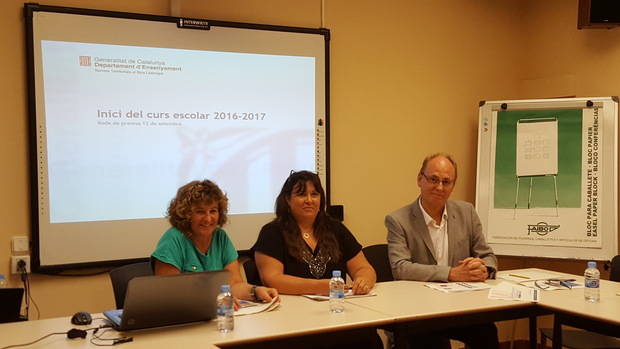 Per ordre: Carme López, directora adjunta; Núria Vallduriola, directora de Serveis Territorials d'Ensenyament al Baix Llobregat; i Ramon Masriera, inspector en cap