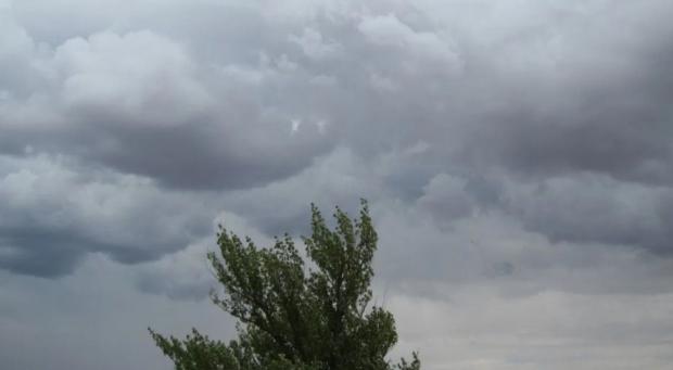 Alerta por tiempo violento. Riesgo moderado de fuertes vientos y precipitaciones intensas en el Baix