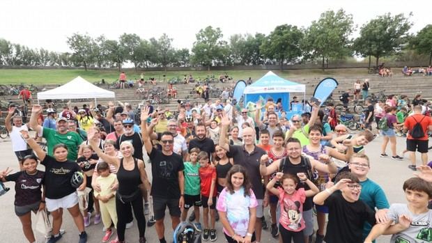 Viladecans reúne a más de 500 personas en la Bicicletada Popular 2025