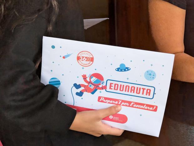 Casi 2.000 alumnos de Viladecans despegan rumbo al aprendizaje con su pasaporte 'Edunauta'
