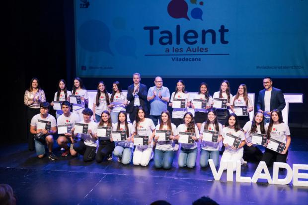 El ganador de Viladecans Talent a les Aules 2024, un peluche interactivo para niños con autismo