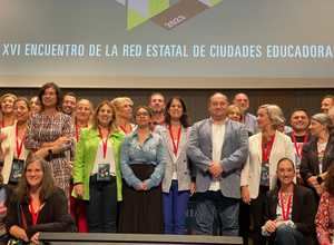 Viladecans liderará las ciudades educadoras y se compromete a acabar con el abandono escolar