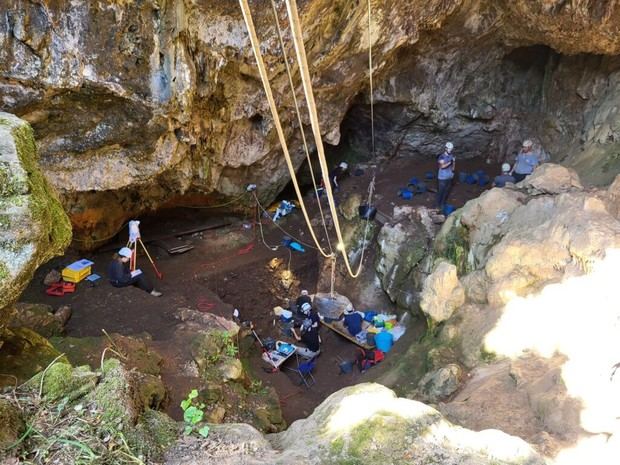 El Institut Vall d'Arús y el Ayuntamiento de Vallirana fomentan el interés por la historia local en la Cova Bonica