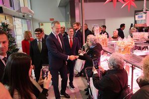 Felipe VI pisa L’Hospitalet y el tiempo se detiene: 100 años de historia como ciudad con la Corona
