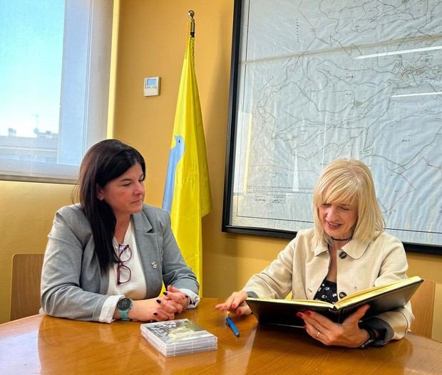 La delegada del Govern de la Generalitat aborda necesidades en Santa Coloma de Cervelló