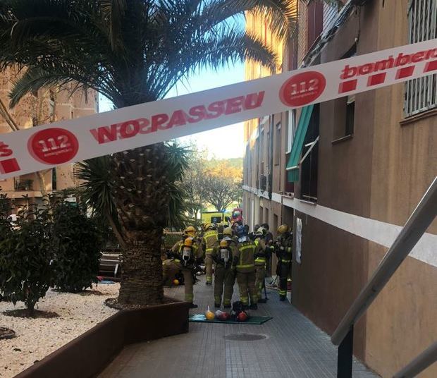 Vuelven a sus casas las familias afectadas por un estallido de gas en la calle Europa de Sant Feliu