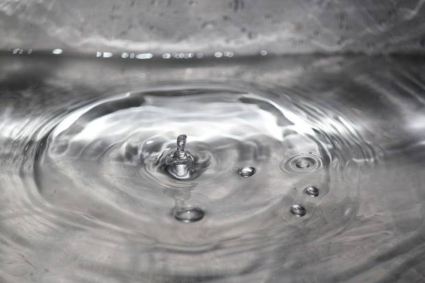 Los afectados por la contaminación del agua envasada vuelven al trabajo a la espera de qué medidas legales toman