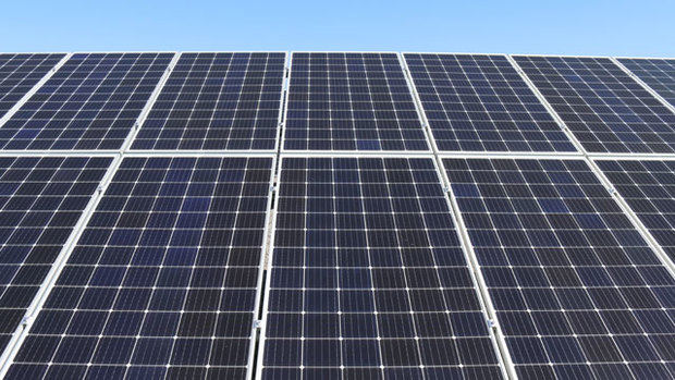 El Plan de Transición Energética se pone en marcha con la instalación de placas fotovoltaicas