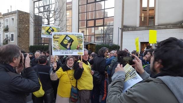 La marea groga torna als carrers en contra dels tancaments de línies de P3