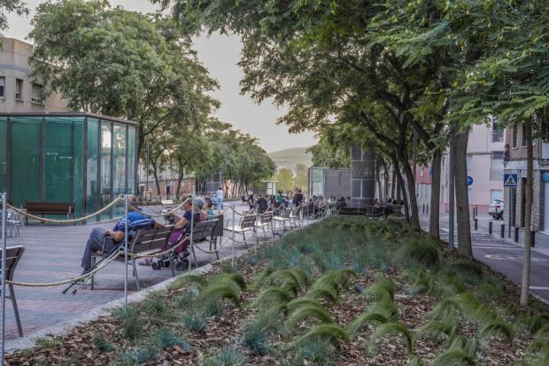 Nueva zona de las jardineras de la rambla Ángel Guimerà