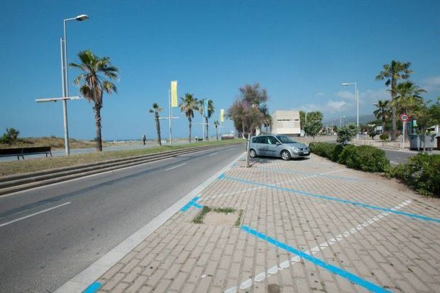 Castelldefels asume desde hoy el servicio de la zona verde y azul de la playa