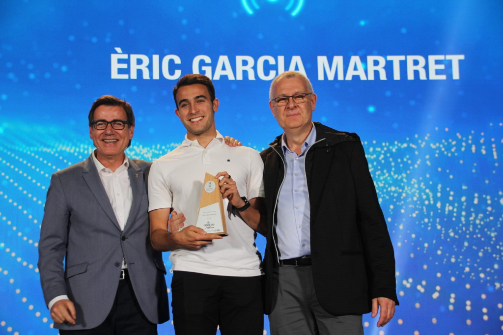 Premio al futbolista Èric García en la Nit de l'Esport