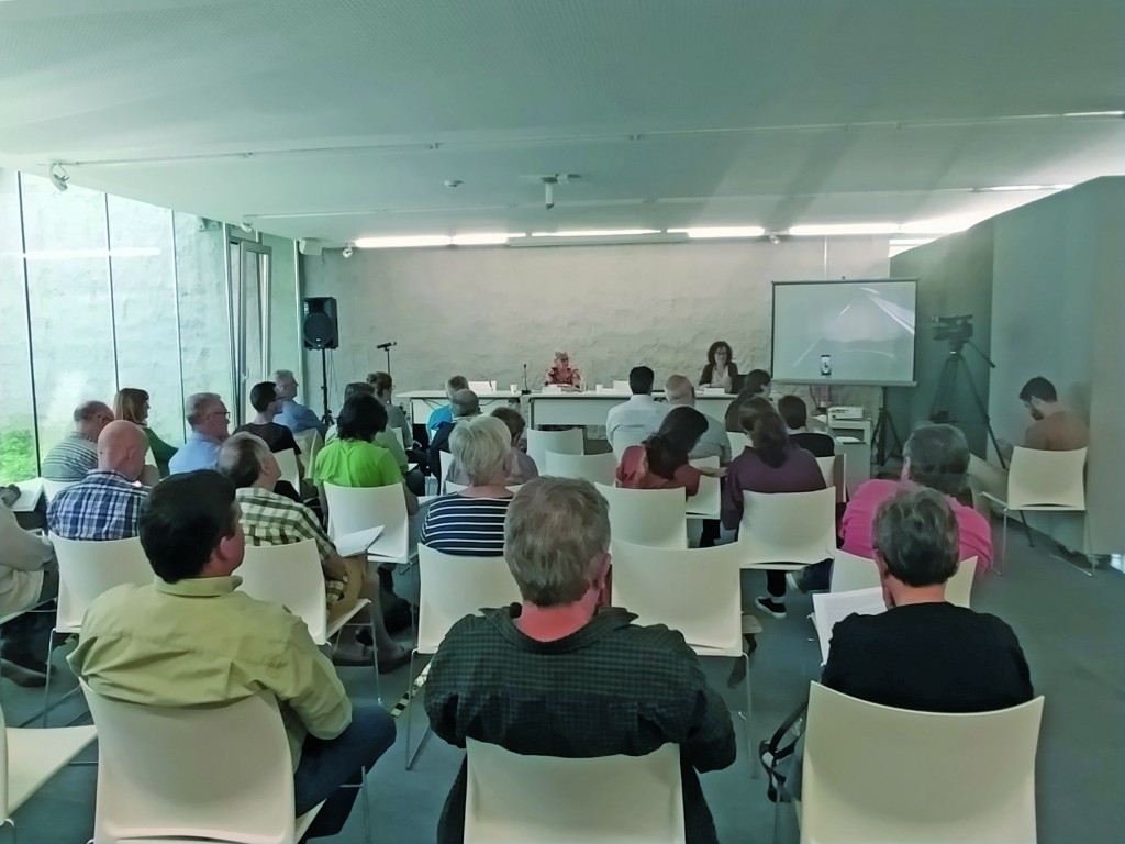 Imagen de una de las ponencias de las jornadas sobre ‘paisajes contemporáneos’ celebradas en Sant Feliu (Foto: Lluís Mª Estruch)