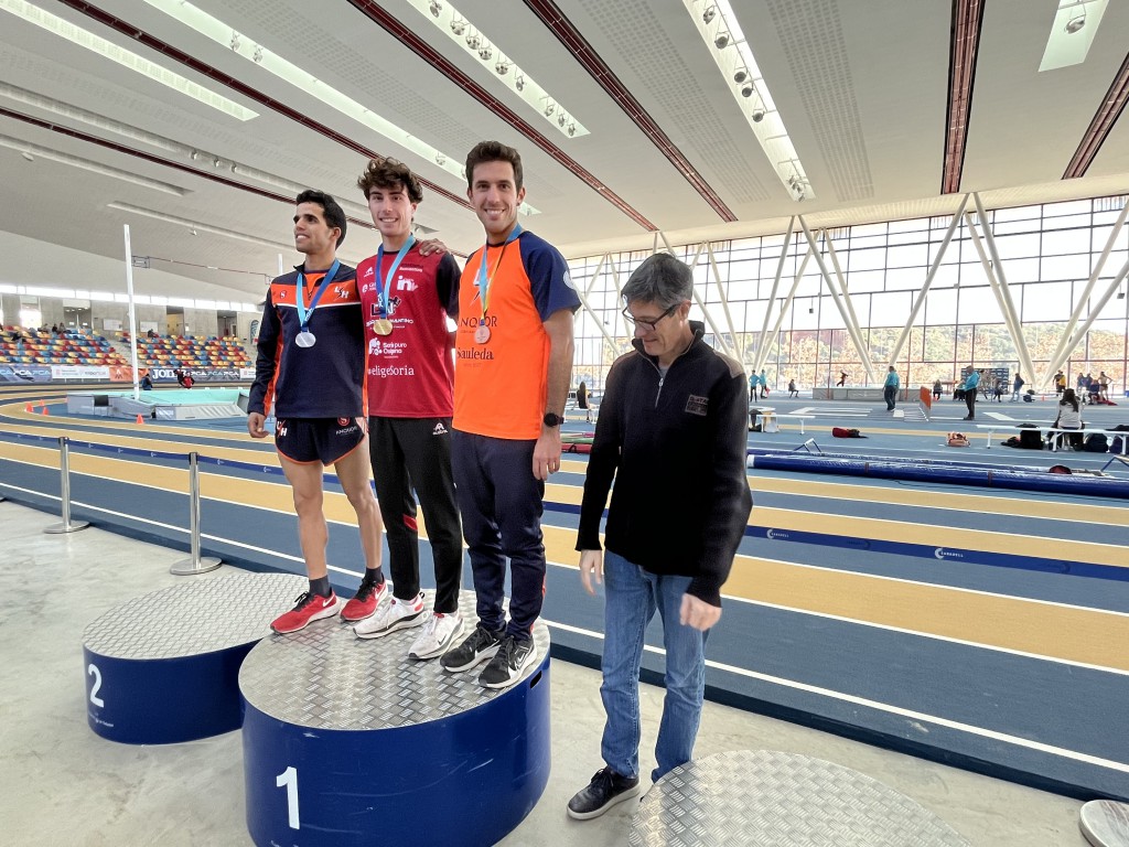 Brahim Fateh y Gerard Badia en el podio de los 1.500 m absolutos