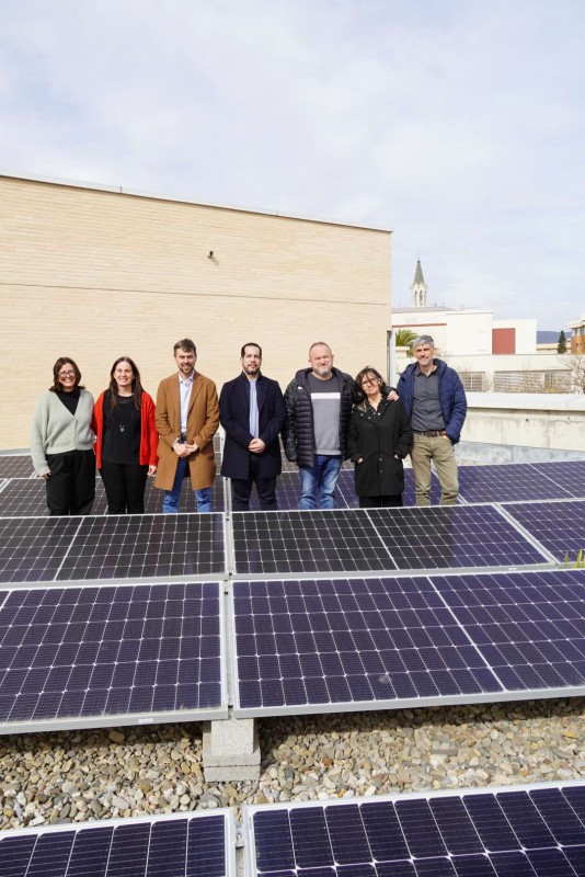 Visita oficial a la instalación de paneles solares de la Escola Antoni Gaudí