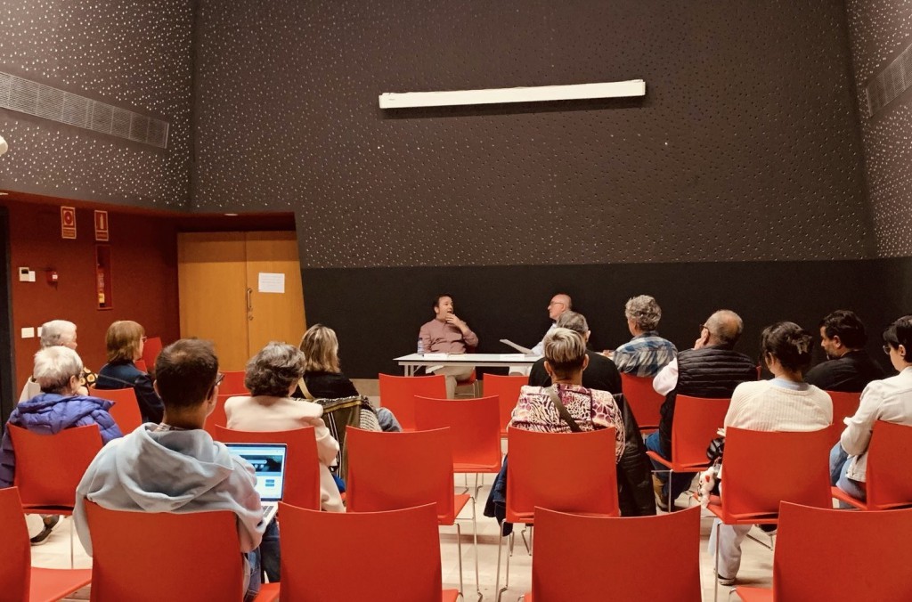 Presentación de 'La lengua herida' en la Biblioteca de la plaça d'Europa