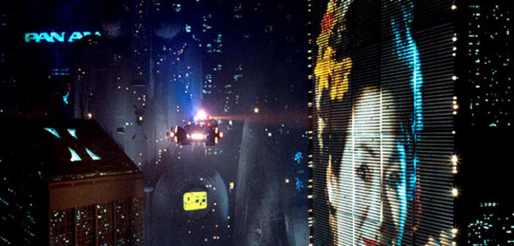 Uno de los primeros fotogramas (y tal vez uno de los más icónicos) de la película ‘blade runner’ (1982), basada en la novela de Philip K Dick que se titula “¿Sueñan los androides con ovejas eléctricas?”