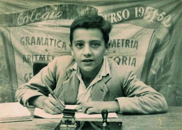 FOTOGRAFÍA ANTIGUA DE ÁNGEL GONZÁLEZ, EN SU ETAPA ESCOLAR