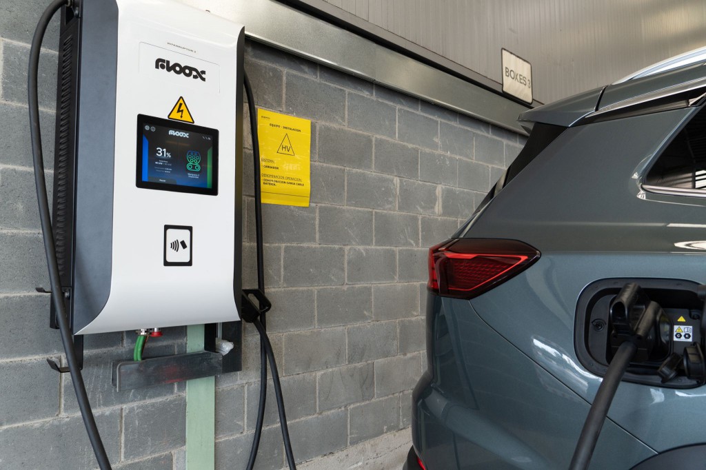 El Lyra 80 es capaz cargar más del 80% de las baterías de un coche eléctrico o enchufable en media hora o más del 60% en 20 minutos