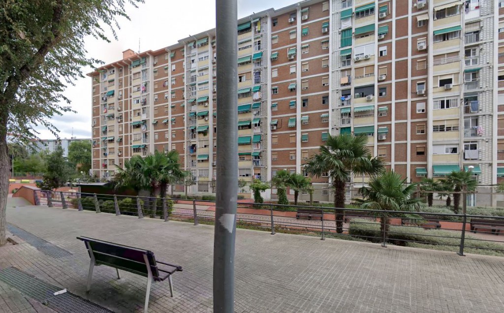 Una imagen diurna de la plaza Carmen Amaya