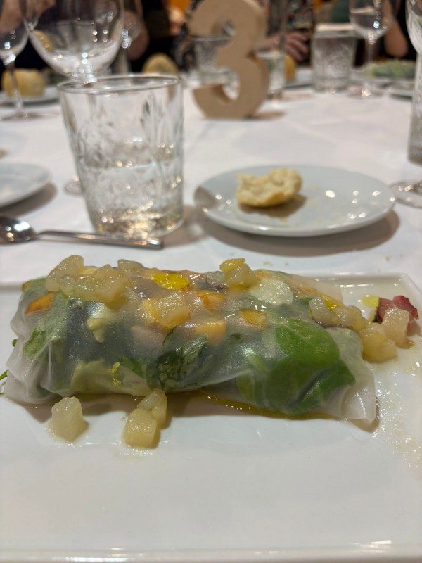 Ensalada de otoño envuelta en papel de arroz